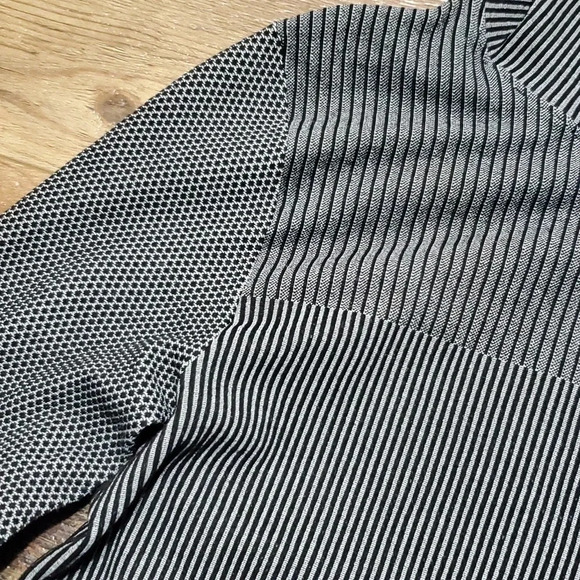 Athleta grey striped long sleeve mock turtleneck base layer compression workout - Picture 2 of 9